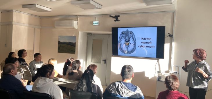 В РЕСПУБЛИКАНСКОЙ БОЛЬНИЦЕ №1 ДЛЯ ПАЦИЕНТОВ И НЕВРОЛОГОВ ПРОВЕДЕНА «ШКОЛА ПАРКИНСОНА»